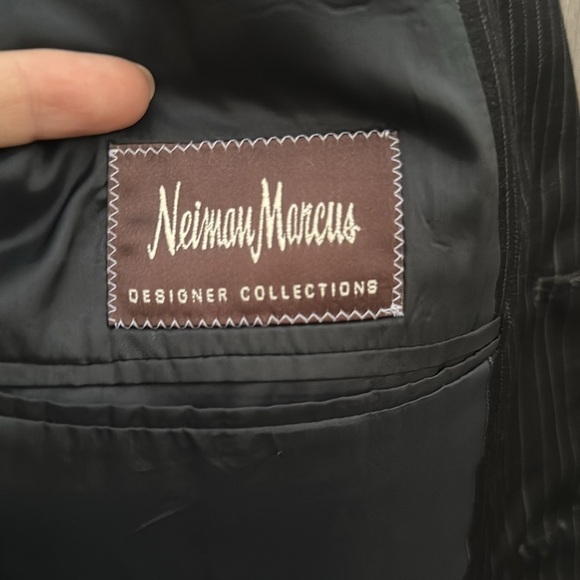 Armani Collezioni pin stripe suit jacket, size 42R - Picture 6 of 9